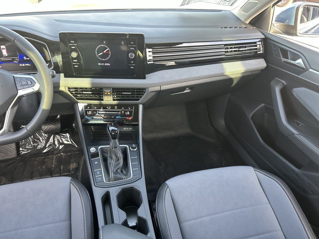 New 2027 Volkswagen Jetta SE FWD image 12