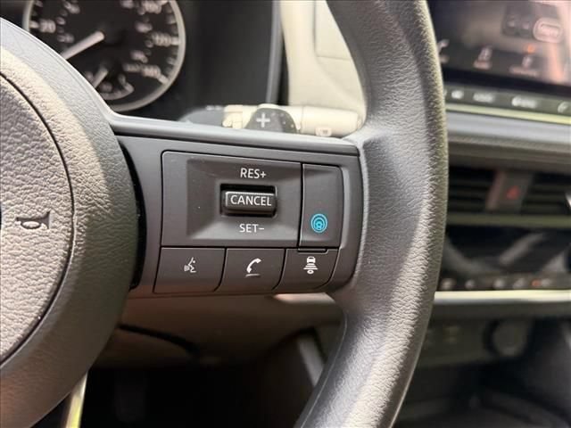 Used 2024 Nissan Rogue SV AWD/4WD image 18