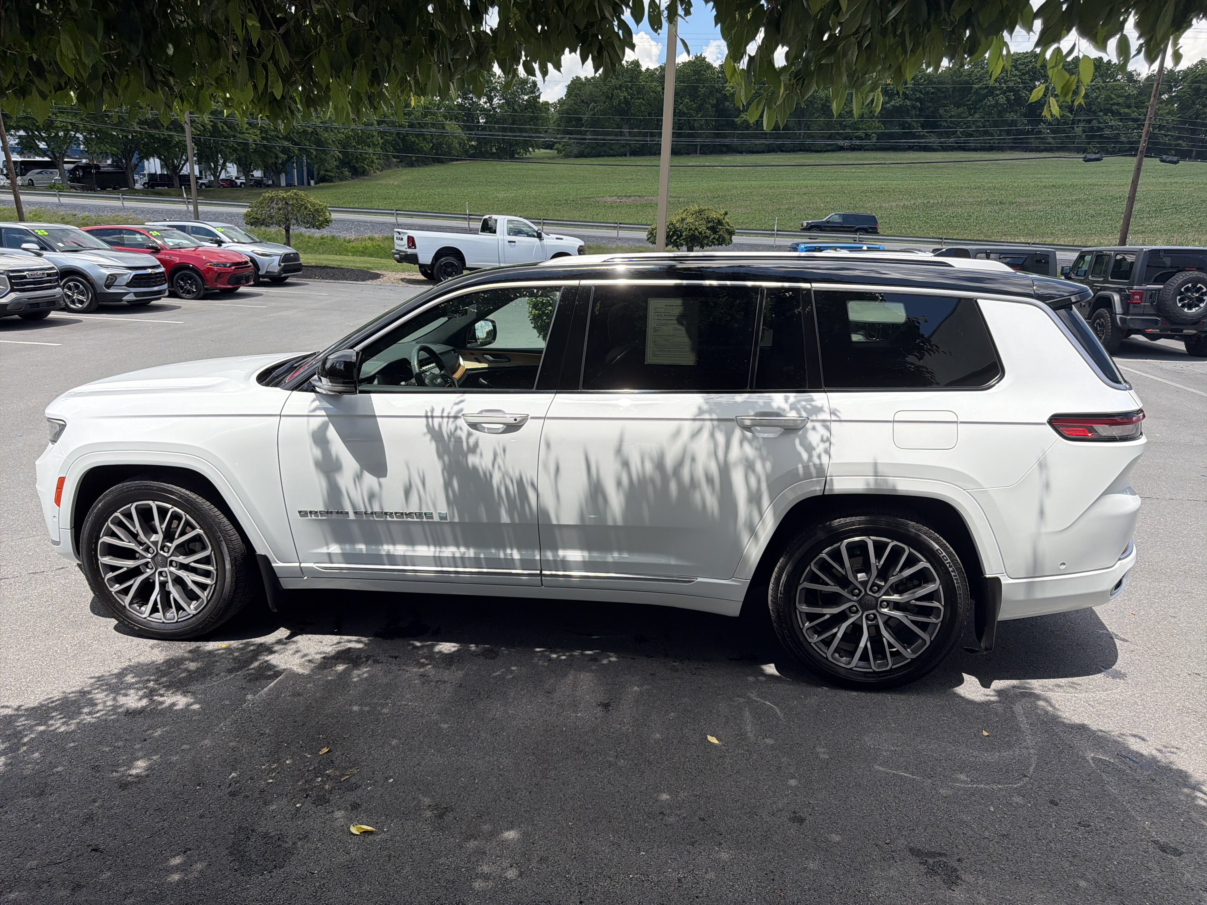 Used 2021 Jeep Grand Cherokee L Summit AWD/4WD image 7