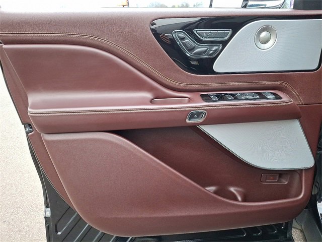 Used 2022 Lincoln Aviator Black Label w/ Class IV Trailer Tow Package image 12