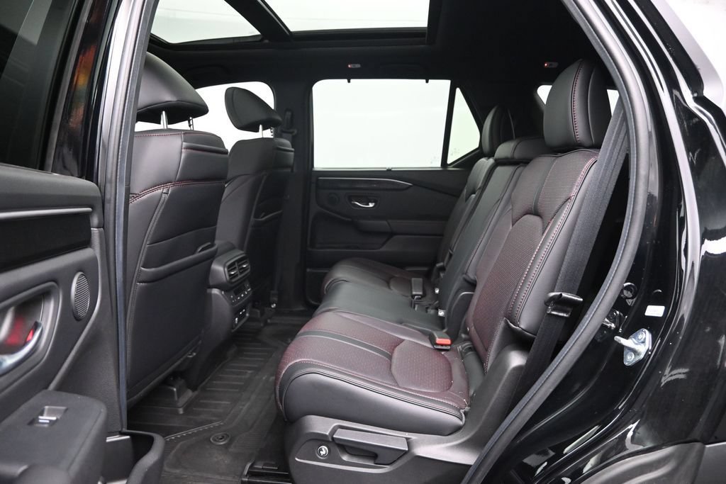 Used 2025 Honda Pilot Black Edition image 28