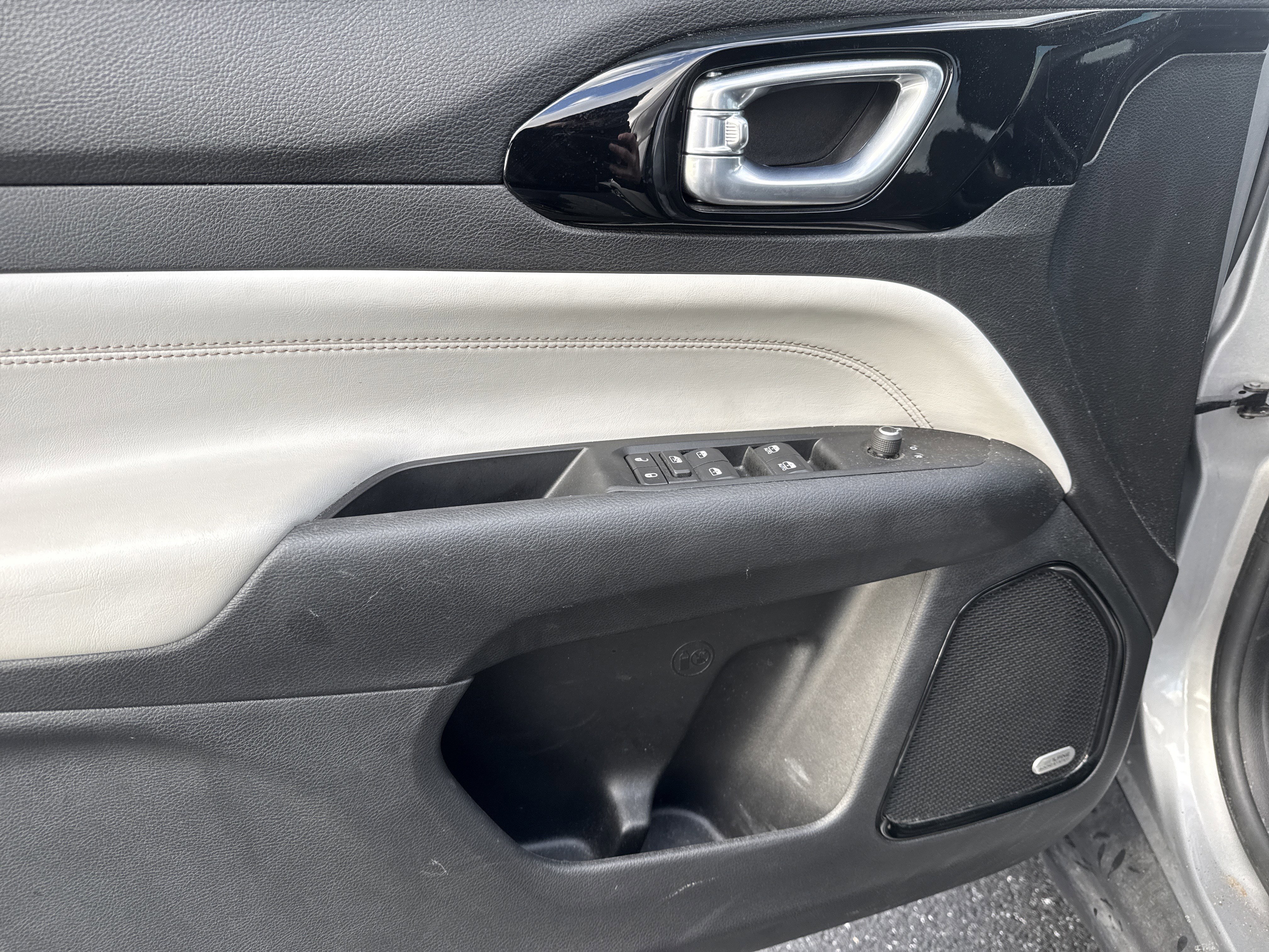 Certified 2022 Jeep Compass Limited w/ Sun and Sound Group image 15