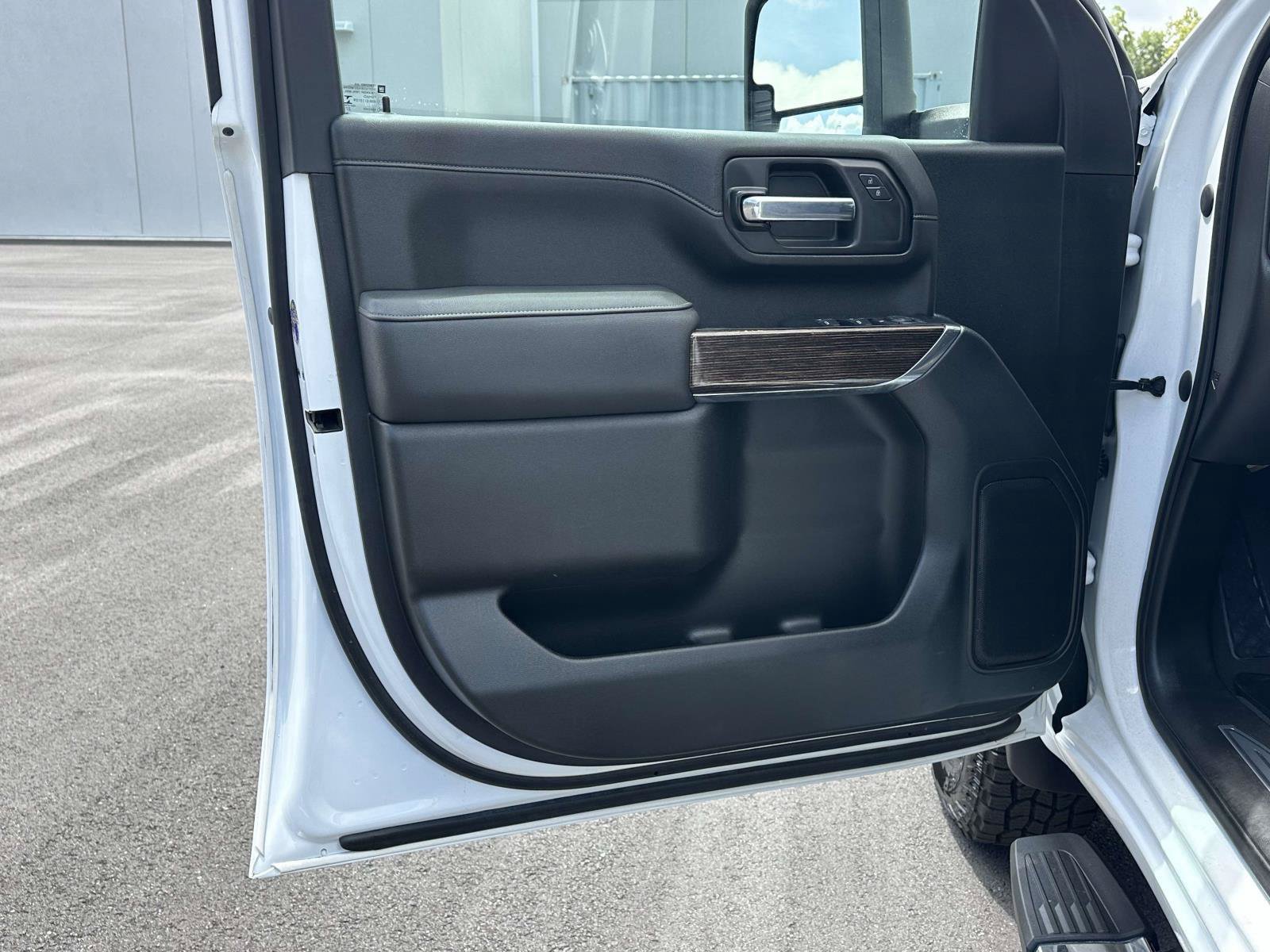 Used 2023 GMC Sierra 2500 SLE AWD/4WD image 5