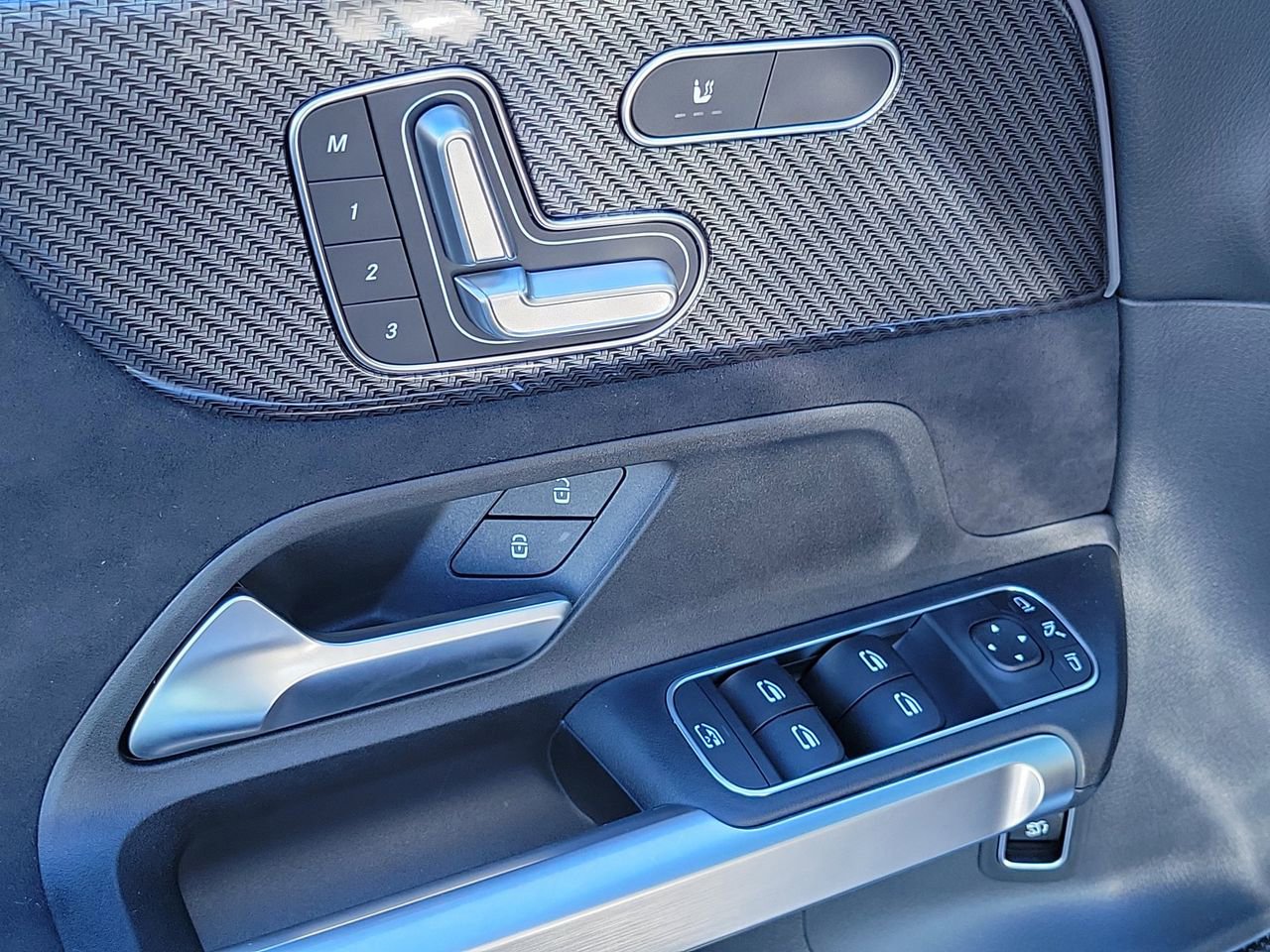 New 2025 Mercedes-Benz GLB 35 AMG 4MATIC image 17