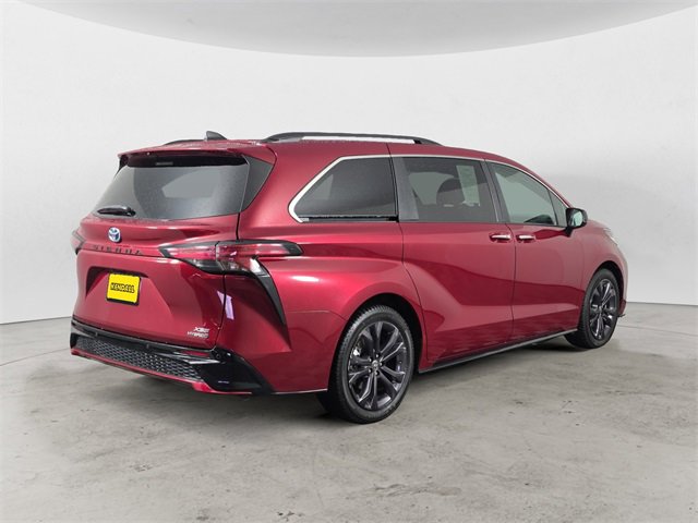 Used 2022 Toyota Sienna XSE image 5