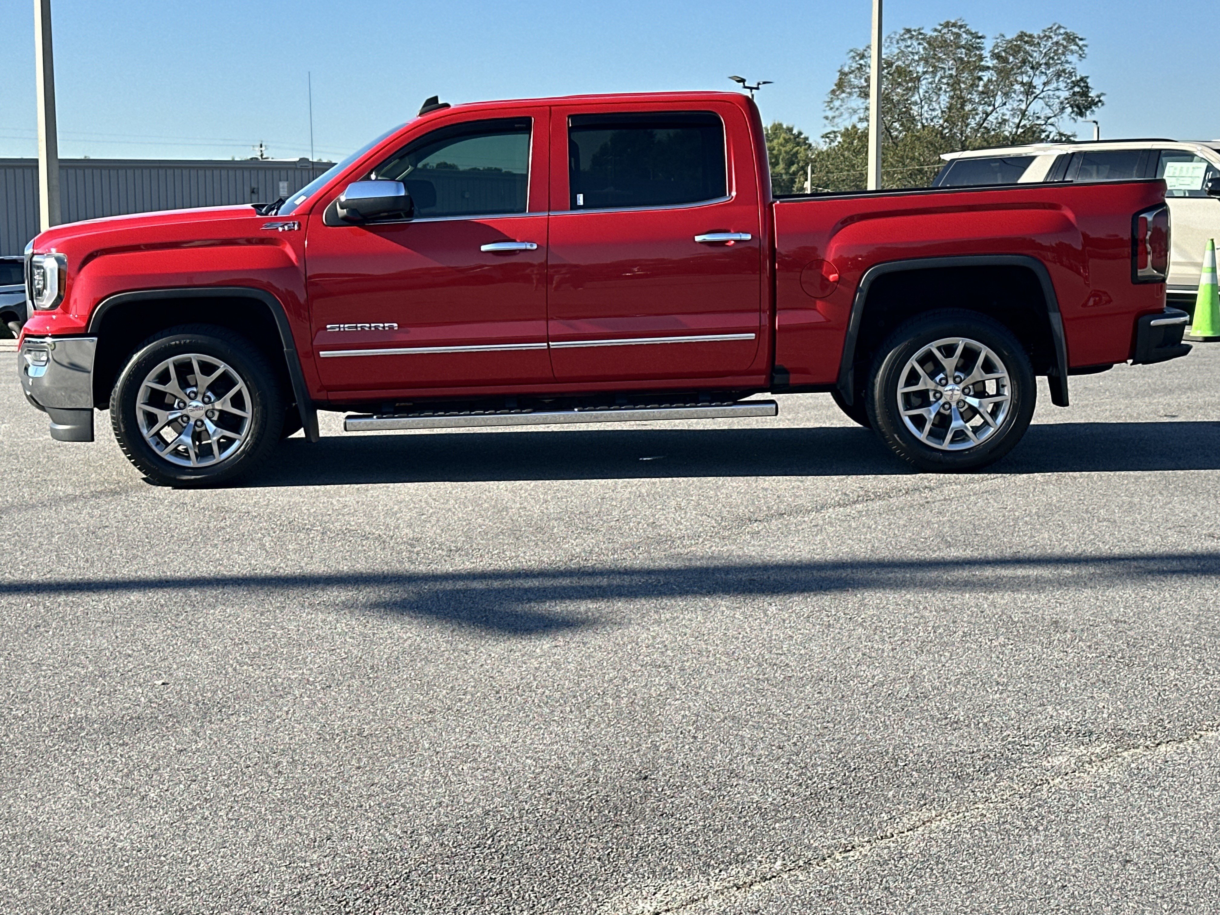 Used 2018 GMC Sierra 1500 SLT AWD/4WD image 9