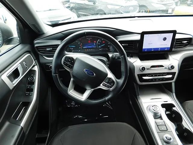 Used 2023 Ford Explorer XLT image 15