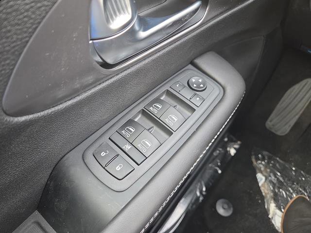 New 2026 Chrysler Pacifica Select image 31