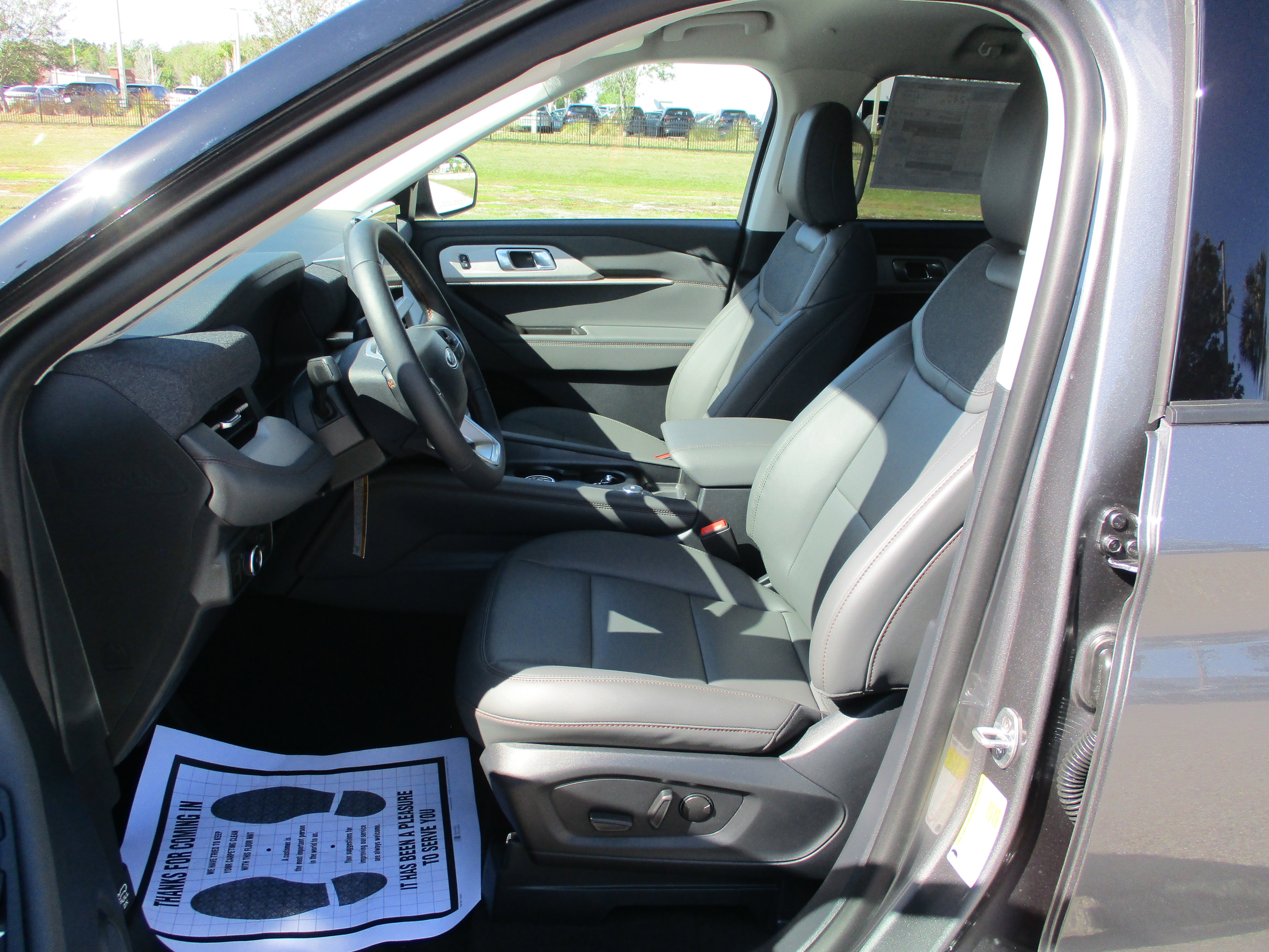 New 2025 Ford Explorer Active w/ Active Comfort Package image 18