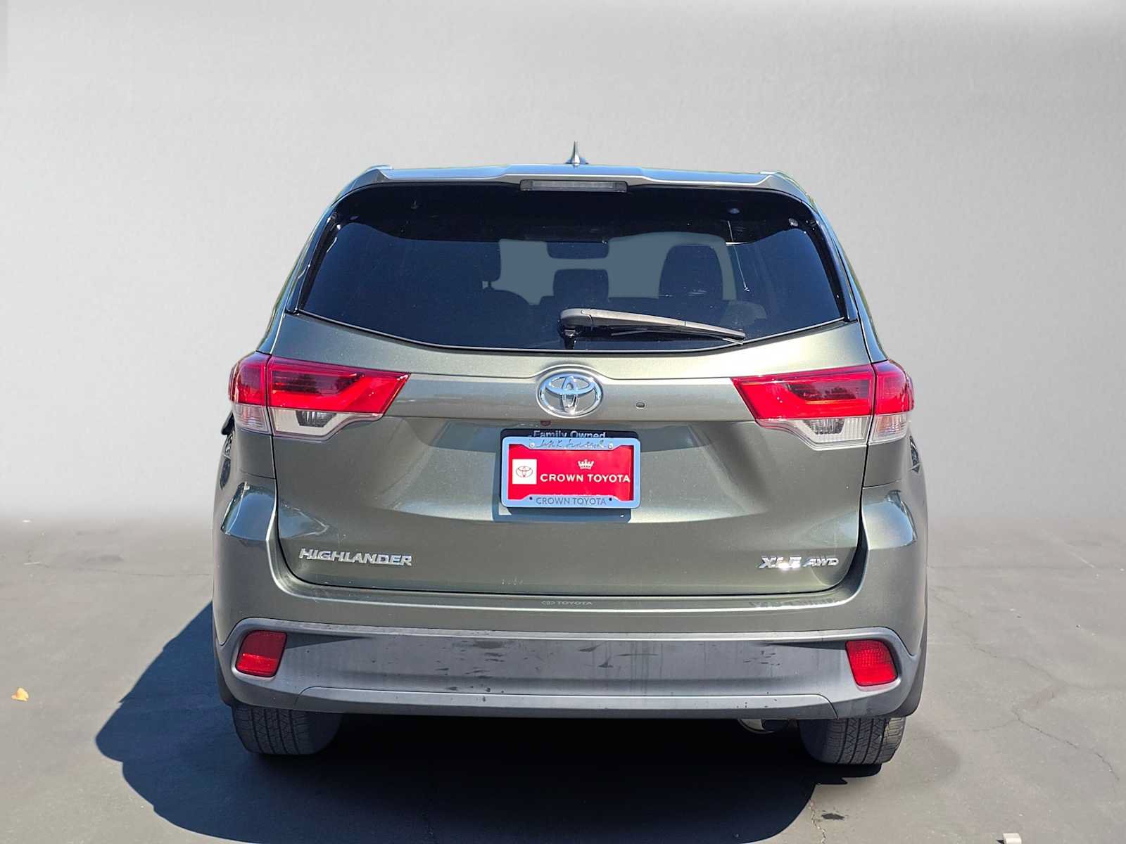 Certified 2019 Toyota Highlander XLE w/ Carpet Mat Package (TMS) AWD/4WD image 4