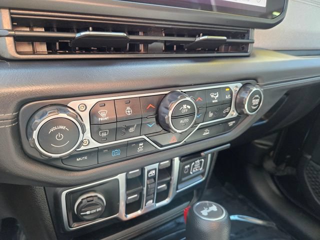 Used 2024 Jeep Wrangler Unlimited Sahara AWD/4WD image 31