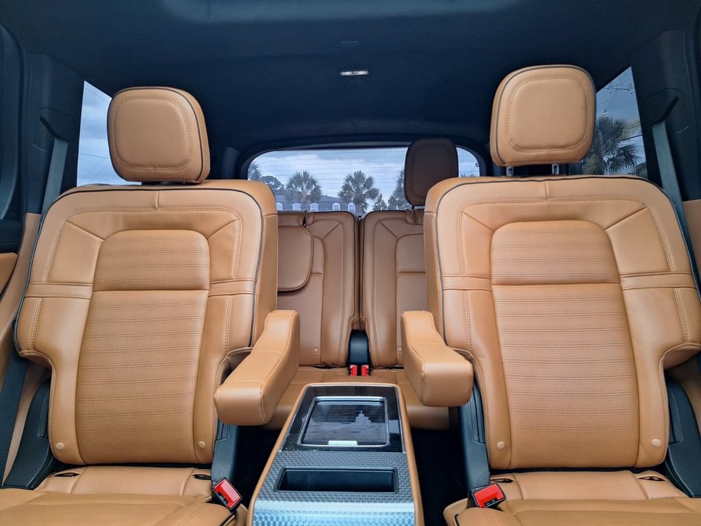 Used 2025 Lincoln Aviator Black Label w/ Jet Appearance Package AWD/4WD image 26