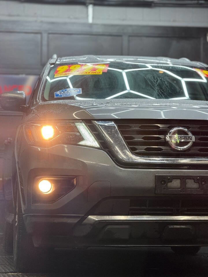 Used 2019 Nissan Pathfinder SV image 3