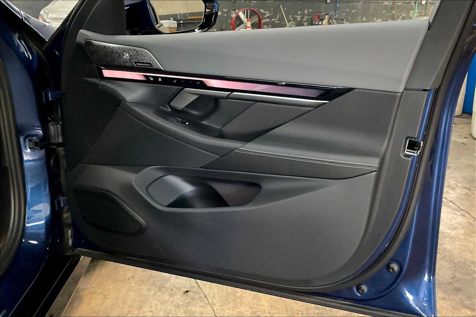 Used 2025 BMW i5 xDrive40 w/ Executive Package image 27