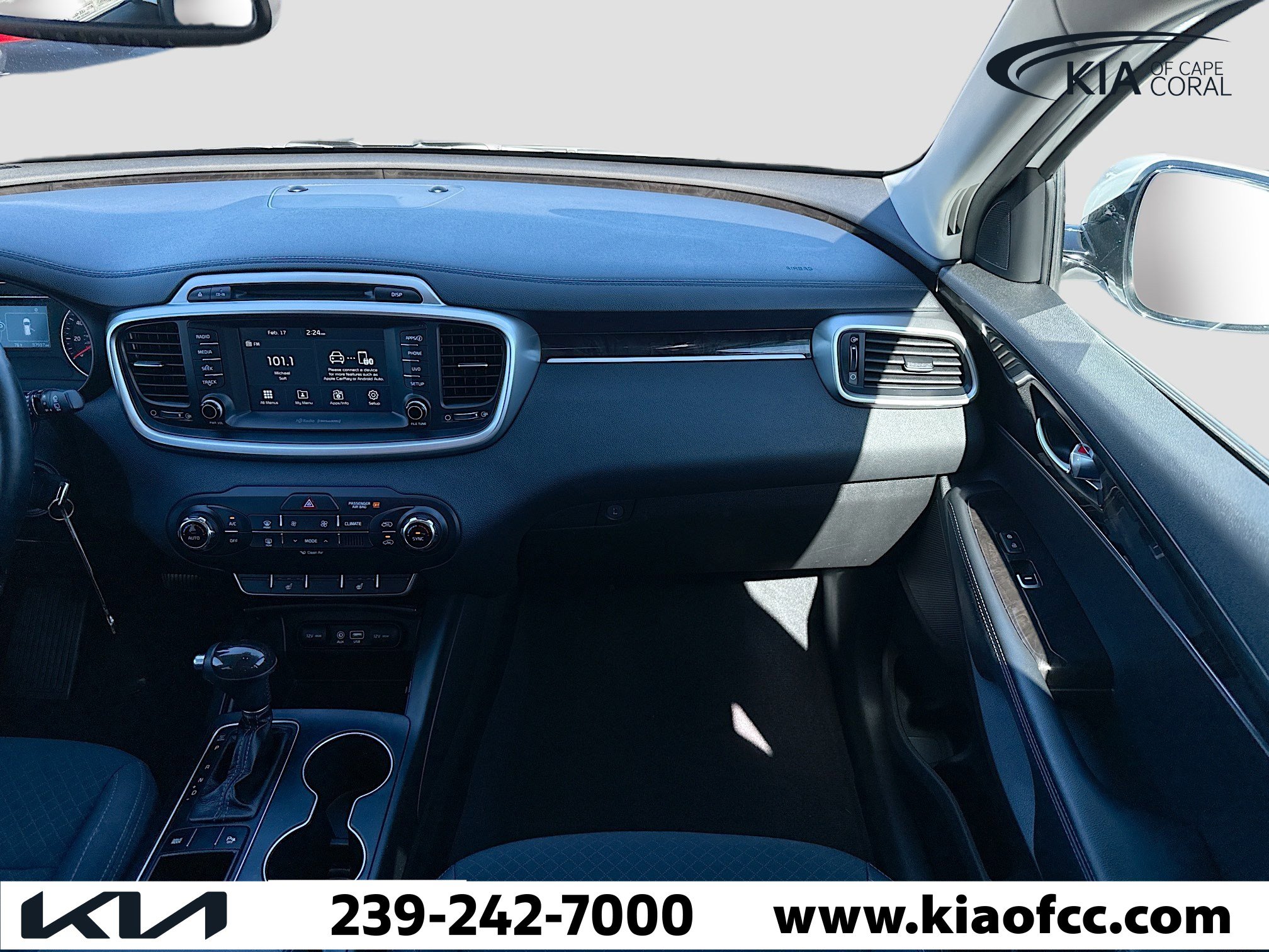 Used 2017 Kia Sorento LX w/ LX Convenience Package image 17