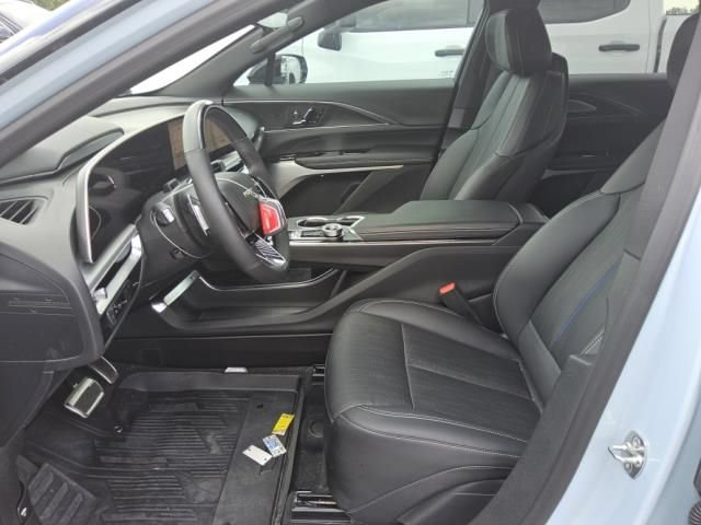 Used 2026 Cadillac Lyriq V w/ Exterior Carbon Fiber Package AWD/4WD image 5
