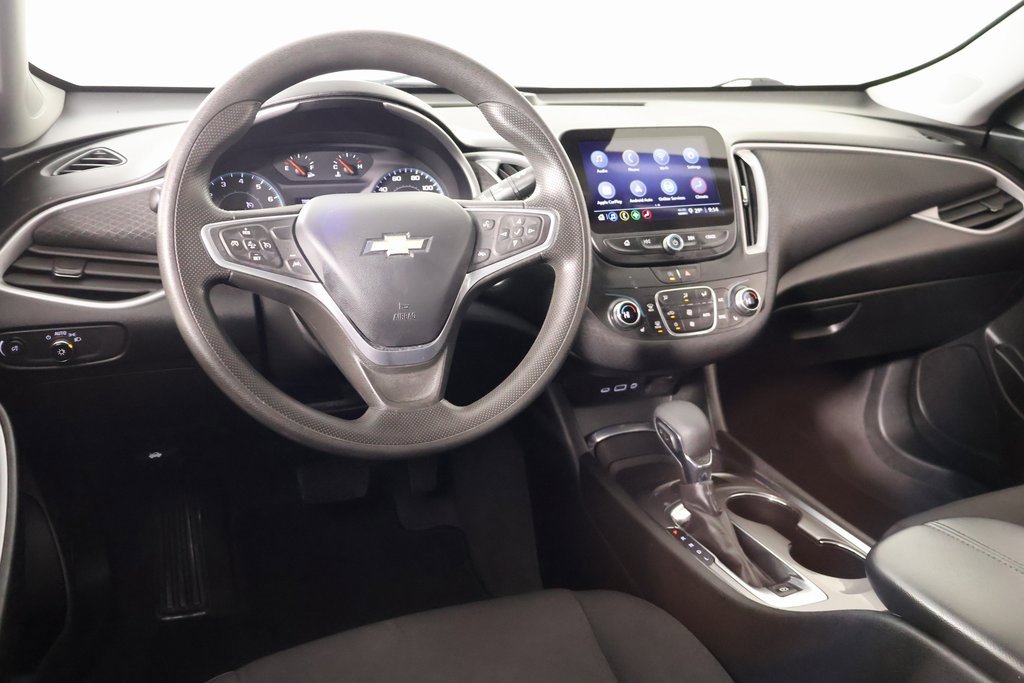 Used 2023 Chevrolet Malibu LT image 2