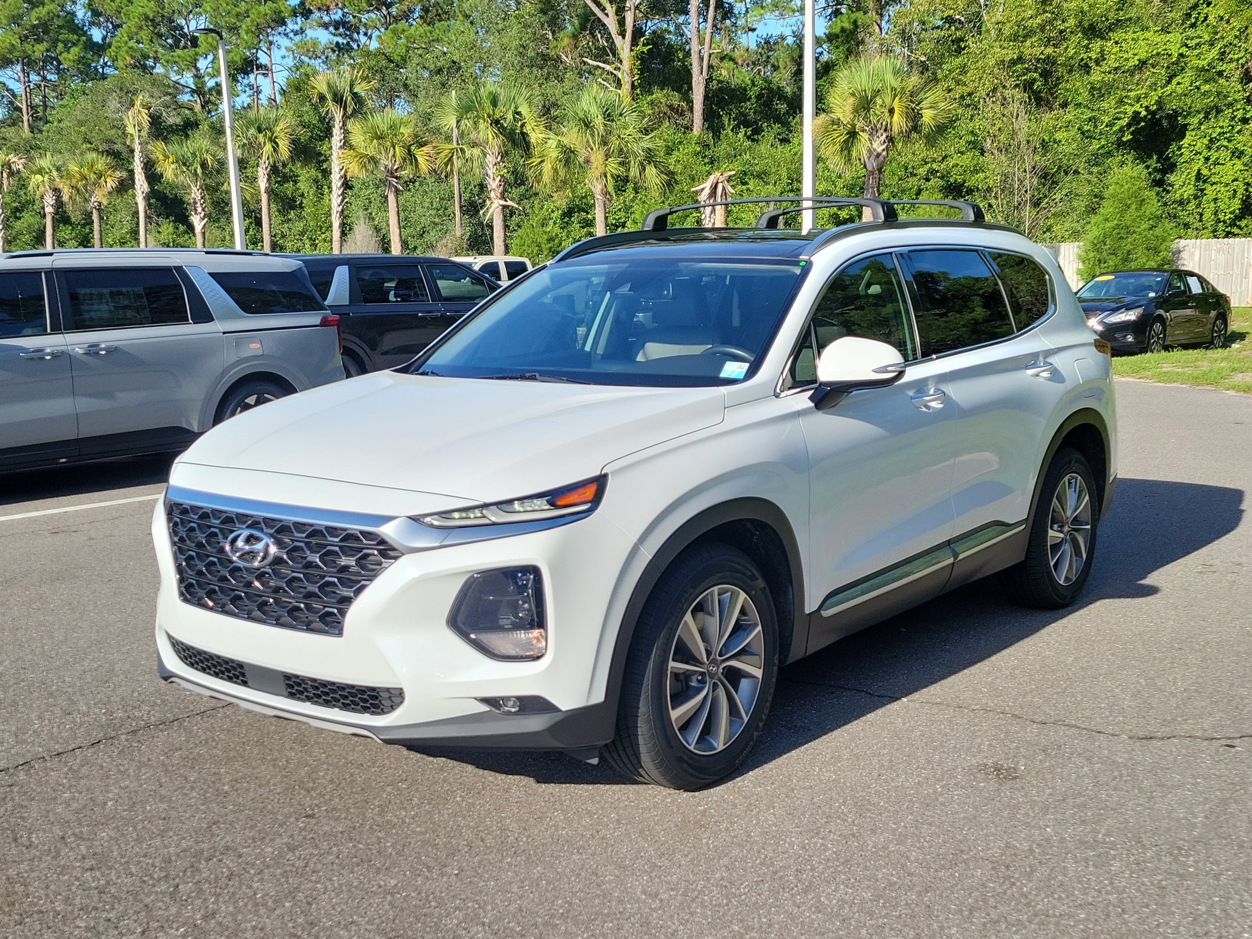 Used 2020 Hyundai Santa Fe SEL w/ Convenience + Premium Package FWD image 3