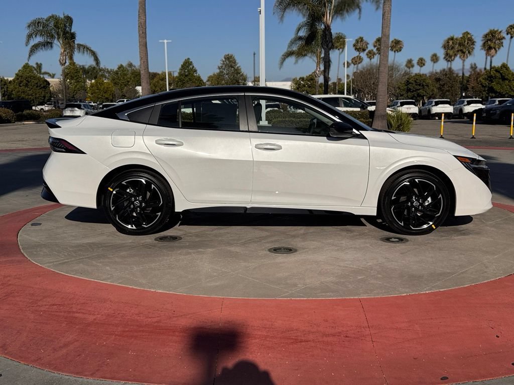New 2026 Nissan Sentra SR w/ Floor Mat Package FWD image 9