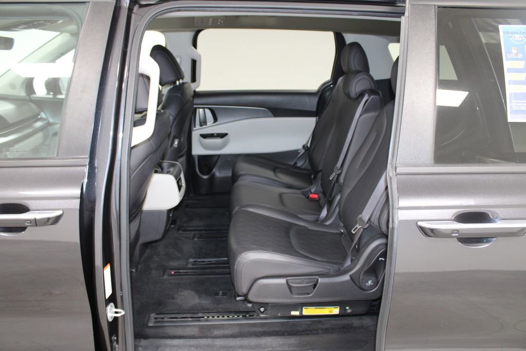Used 2024 Kia Carnival LX image 23