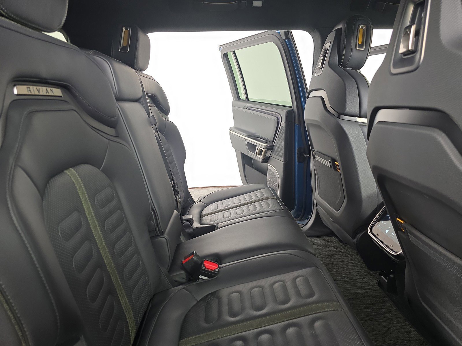 Used 2023 Rivian R1S Adventure AWD/4WD image 23