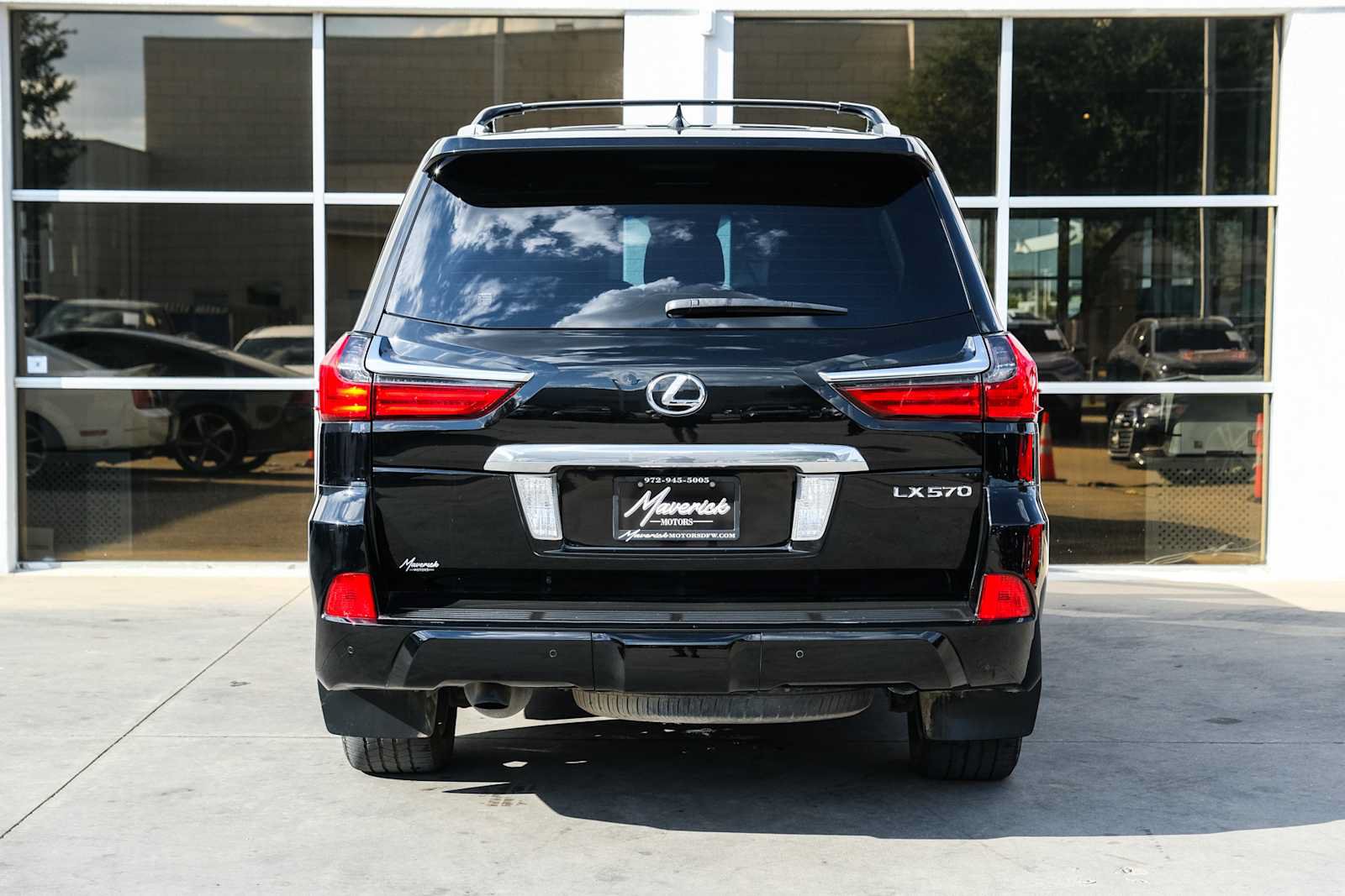 Used 2017 Lexus LX 570 4WD w/ Luxury Package image 10