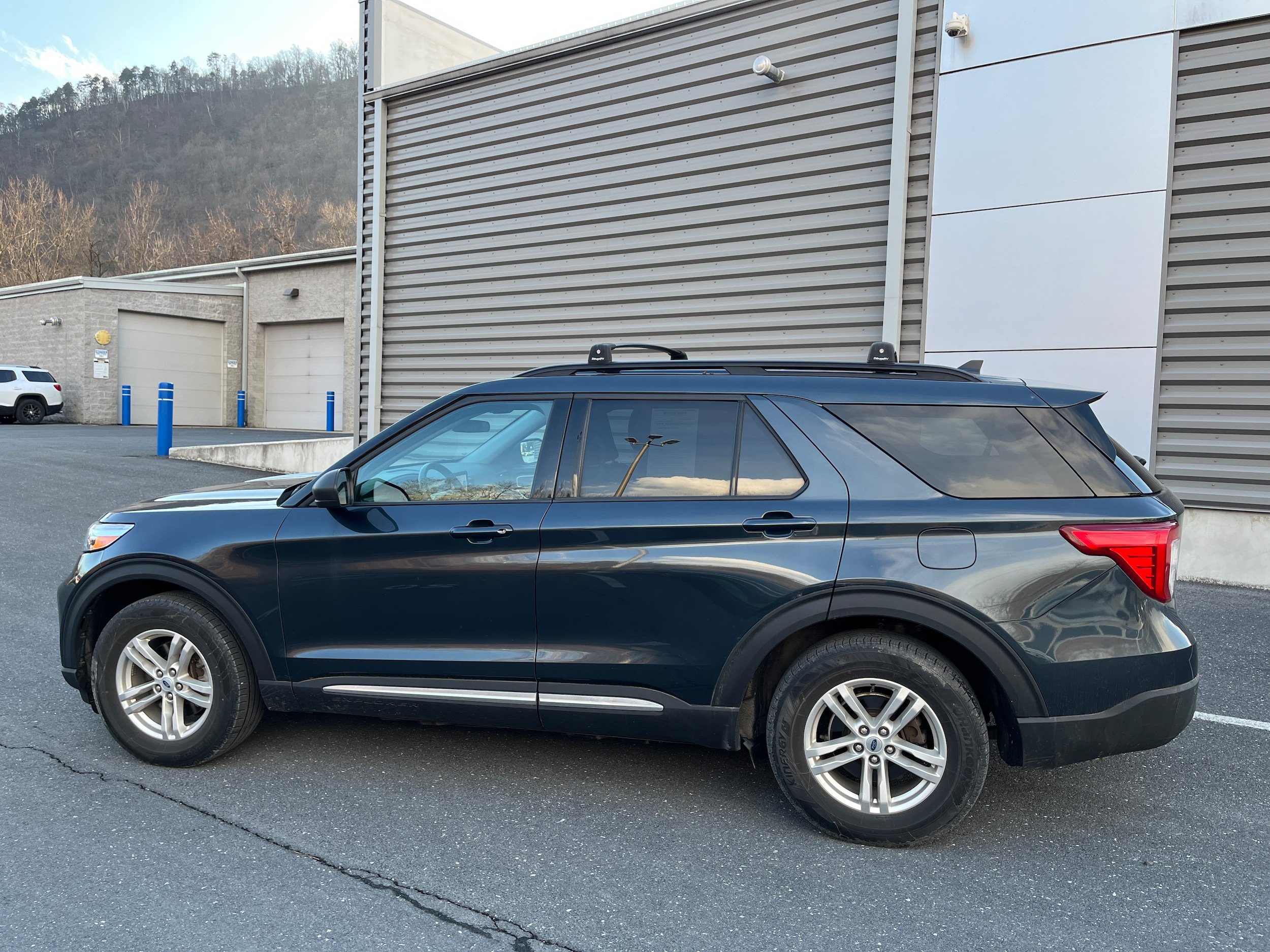 Certified 2023 Ford Explorer XLT w/ Class IV Trailer Tow Package AWD/4WD image 6
