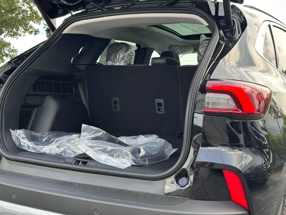 New 2025 Ford Escape SE w/ PHEV Premium Package FWD image 7