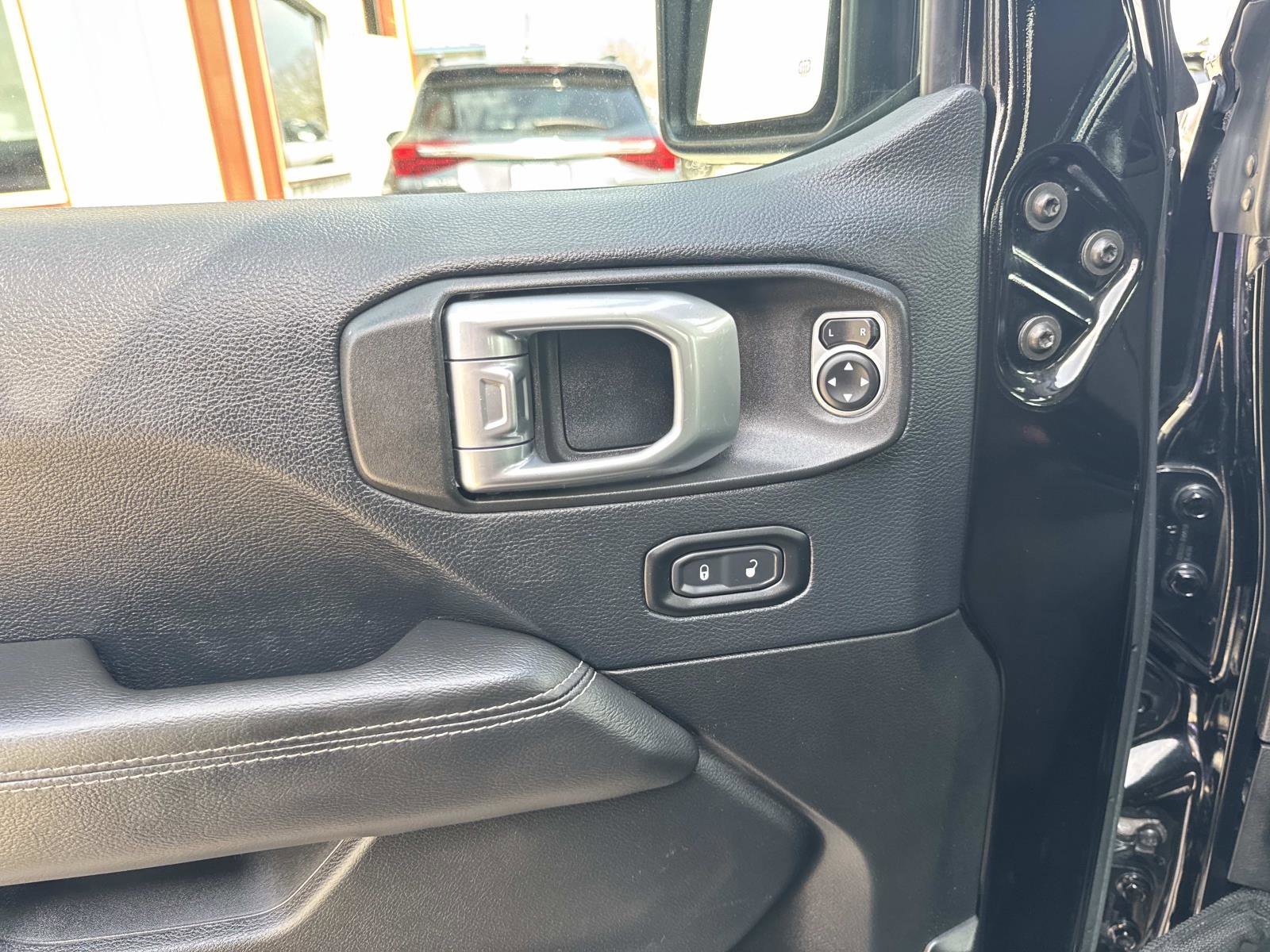 Used 2019 Jeep Wrangler Unlimited Sahara AWD/4WD image 19