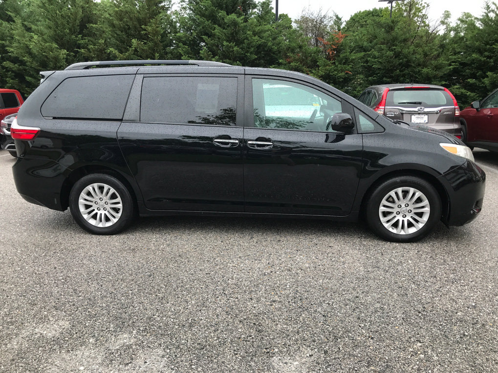 Used 2017 Toyota Sienna XLE FWD image 9