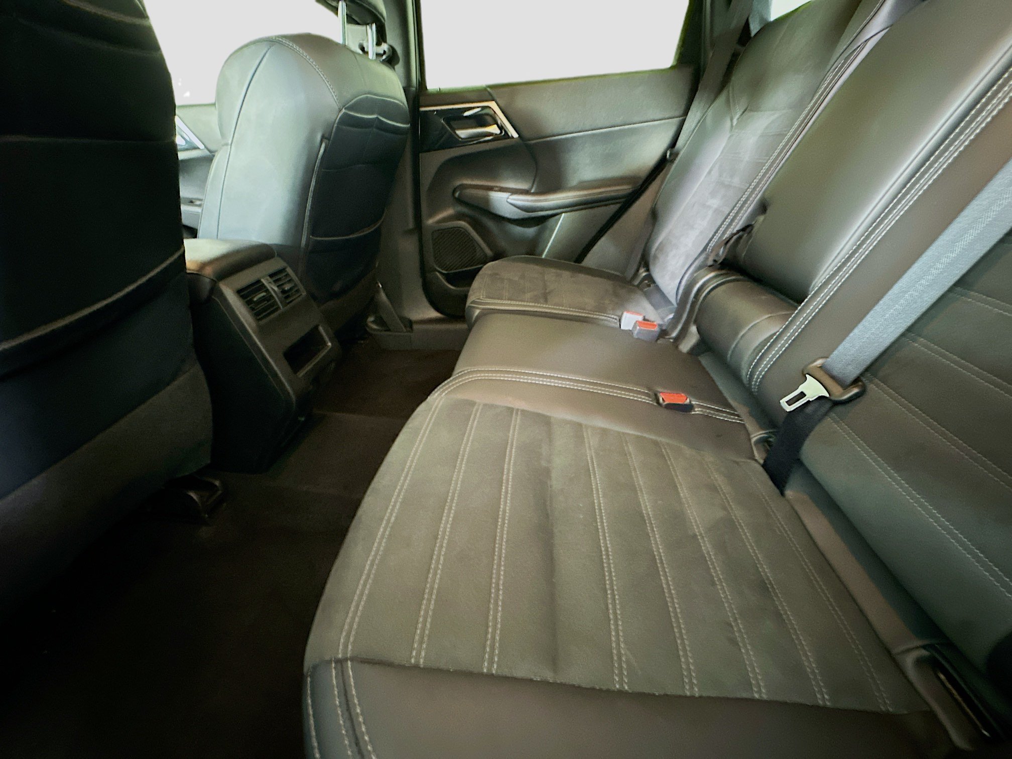 Used 2024 Mitsubishi Outlander SE AWD/4WD image 26