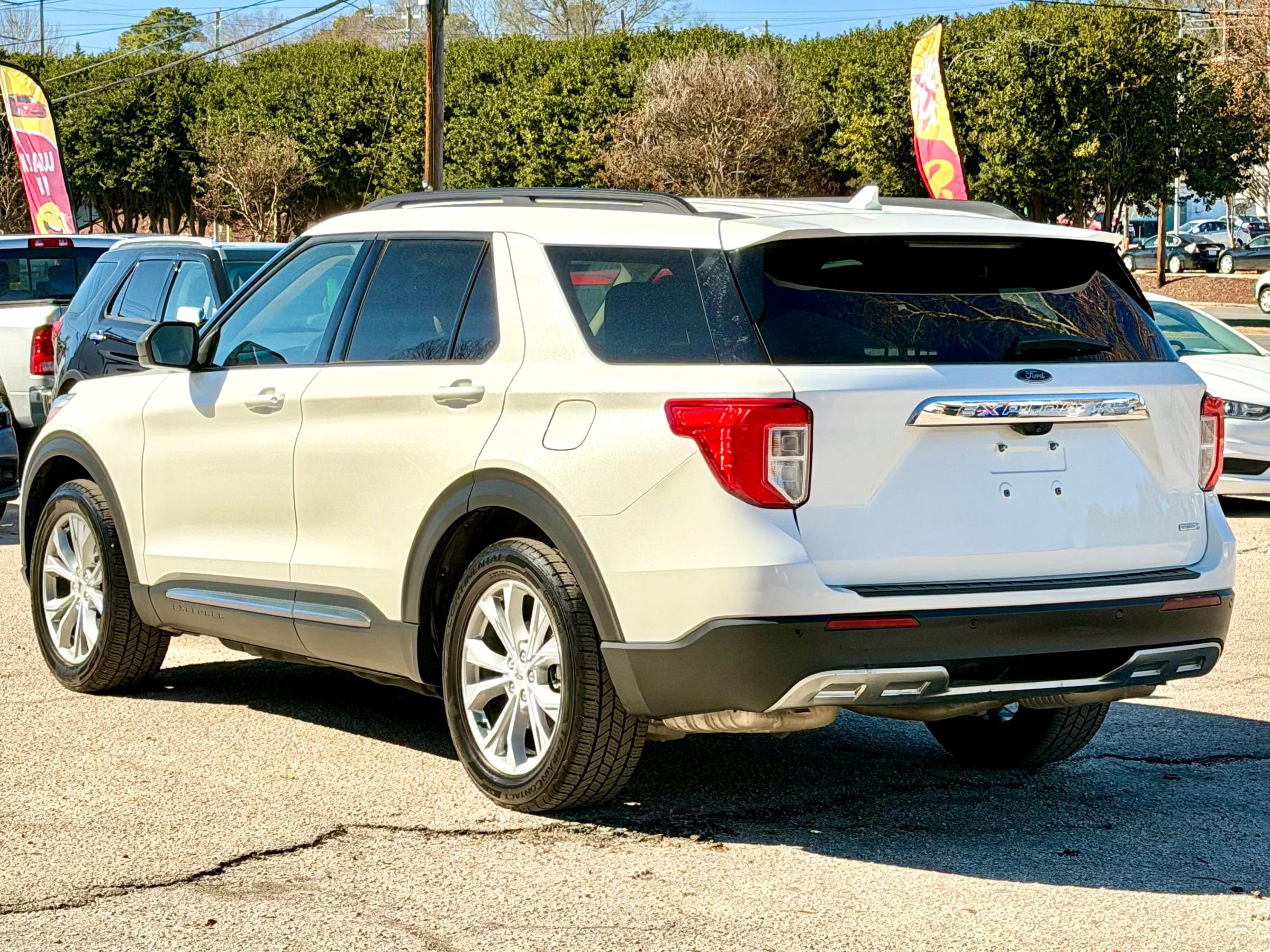 Used 2023 Ford Explorer XLT w/ Equipment Group 202A image 5