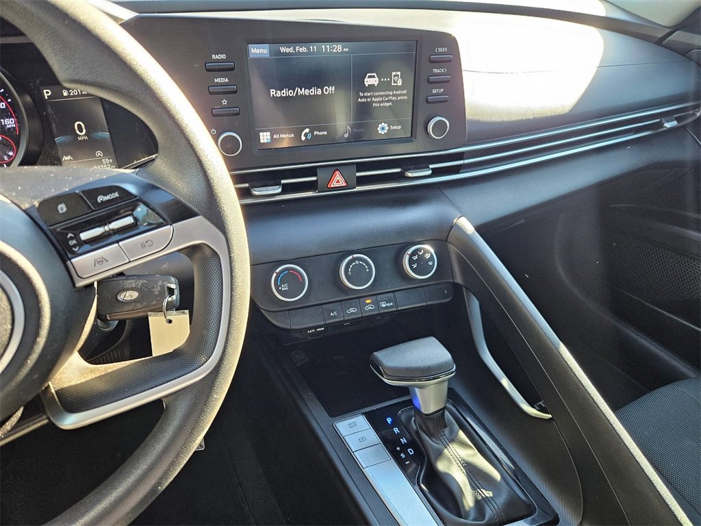 Used 2022 Hyundai Elantra SE w/ Cargo Package image 21