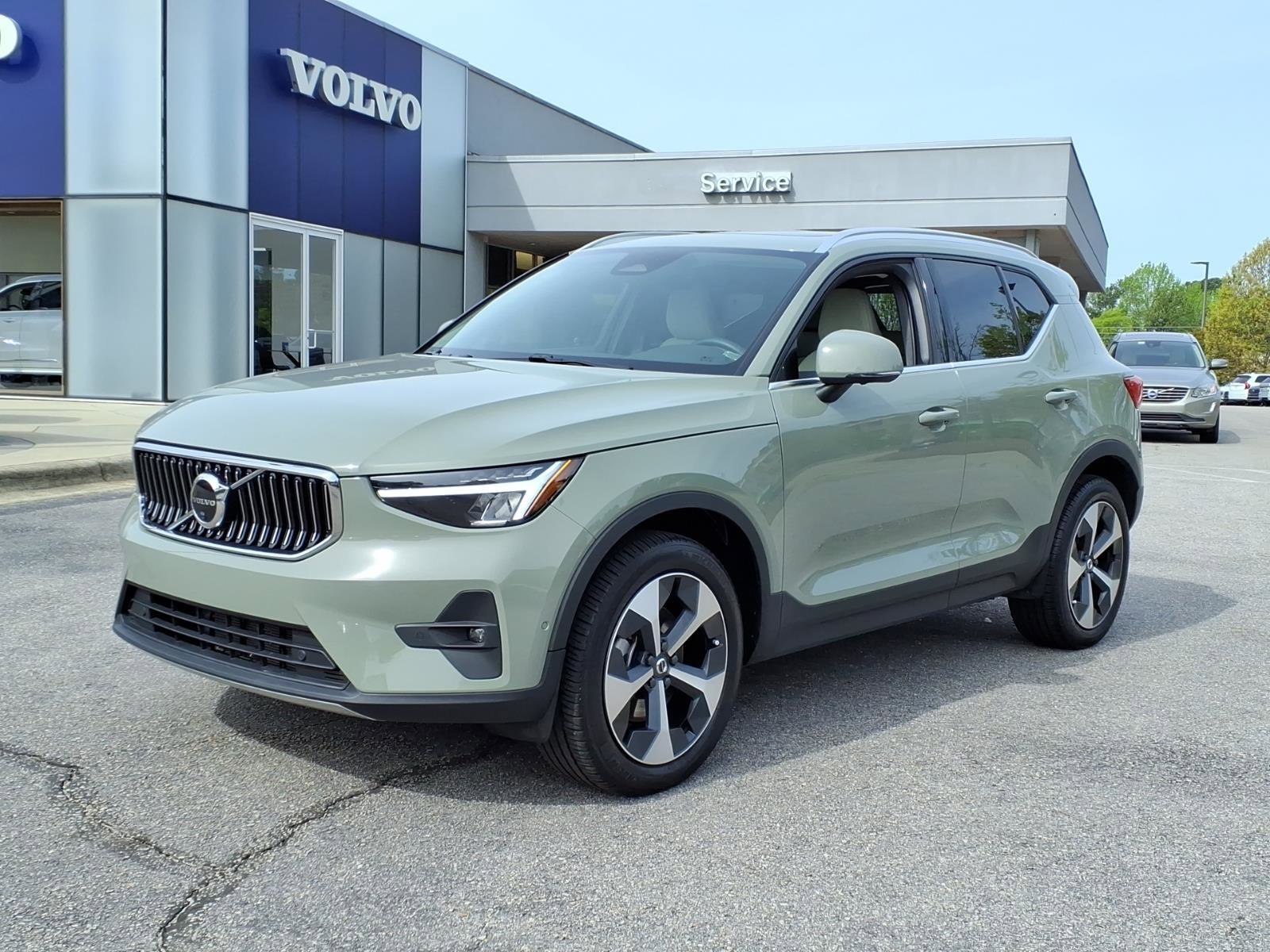 Certified 2023 Volvo XC40 B5 Plus w/ Protection Package Premier AWD/4WD image 7
