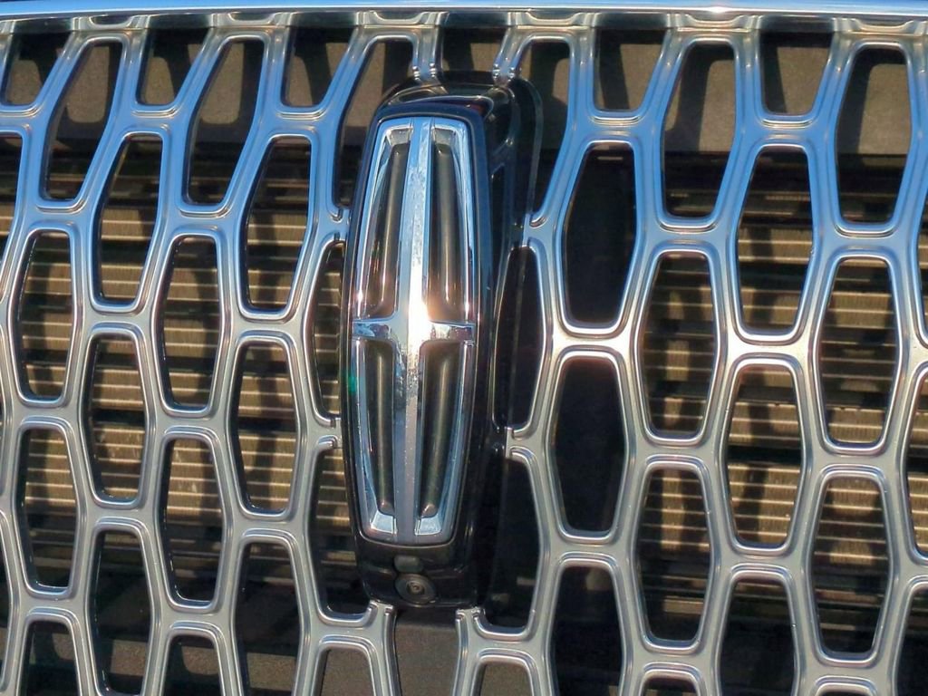 Certified 2023 Lincoln Corsair AWD w/ Equipment Group 101A image 9