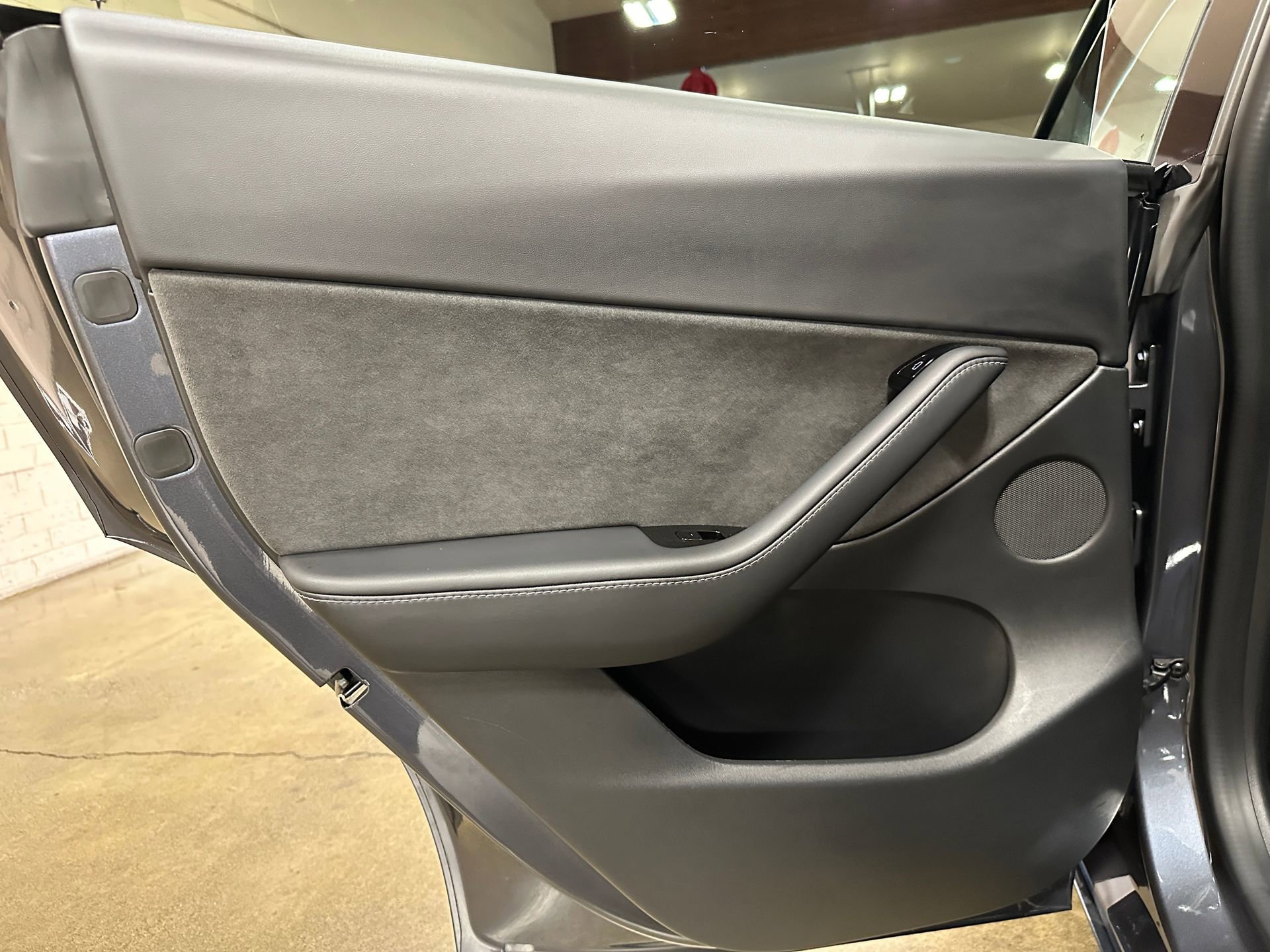 Used 2021 Tesla Model Y Long Range image 24