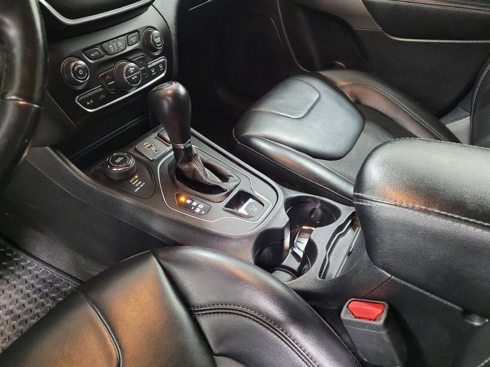 Used 2020 Jeep Cherokee Latitude Plus w/ Comfort/Convenience Group image 26