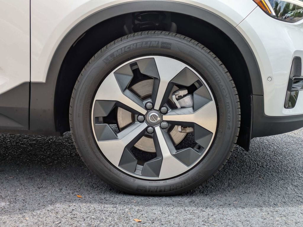 Certified 2024 Volvo XC40 B5 Plus w/ Protection Package Premier AWD/4WD image 11
