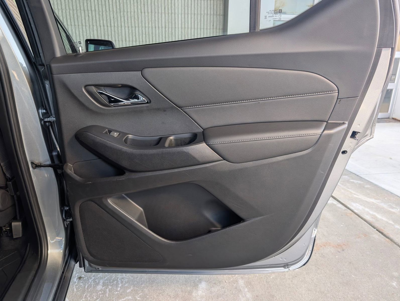 Used 2023 Chevrolet Traverse LT w/ LPO, Floor Liner Package image 34