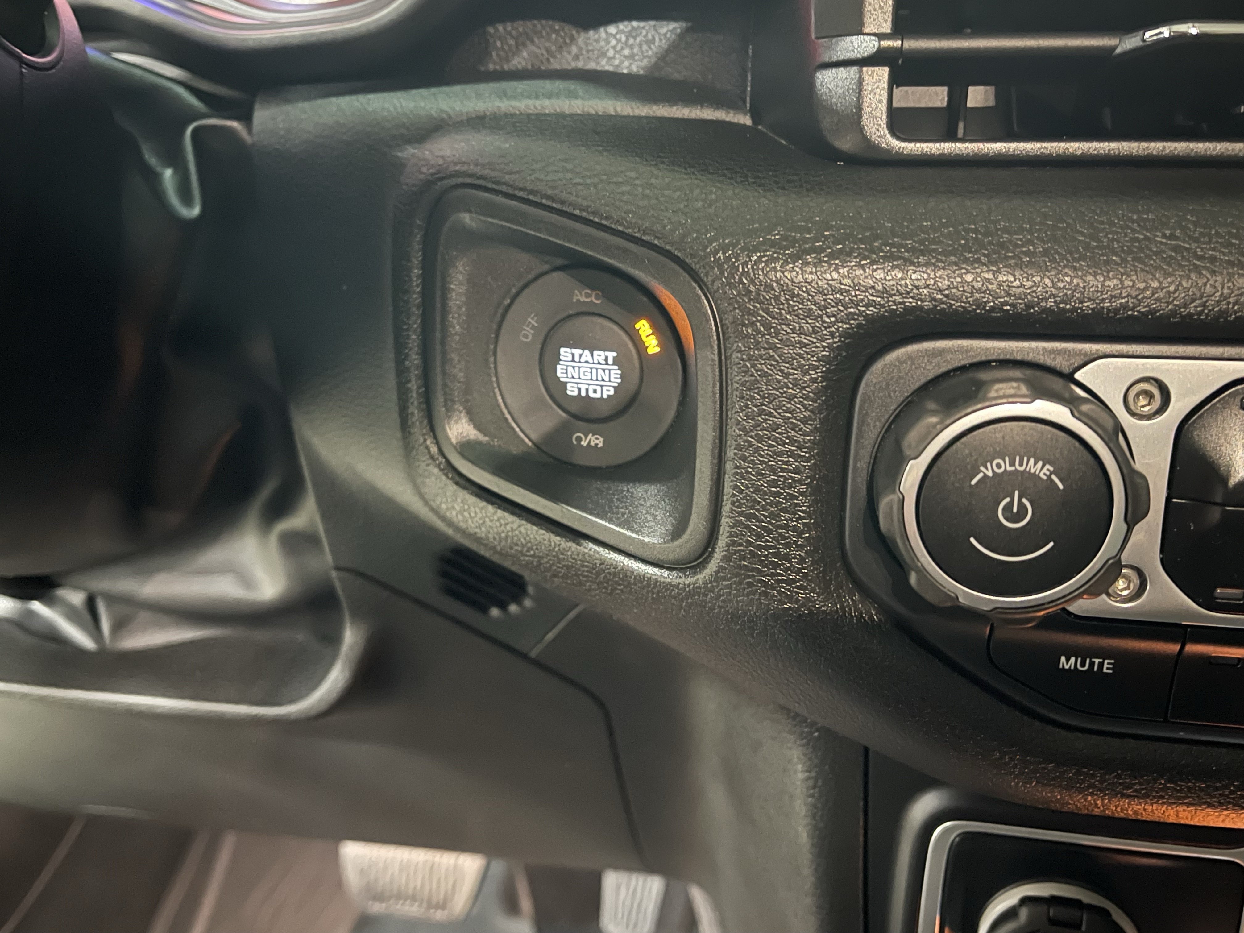 Certified 2025 Jeep Wrangler Sport AWD/4WD image 24