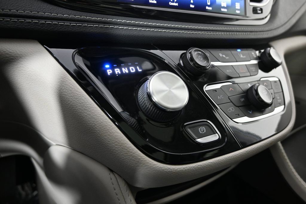 Used 2022 Chrysler Pacifica Limited image 32