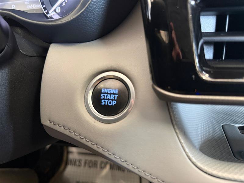 Used 2021 Toyota Highlander XLE AWD/4WD image 25