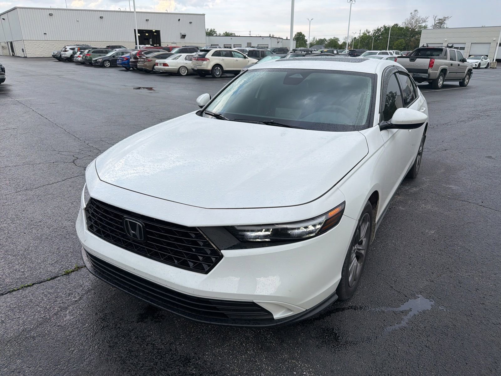 Used 2024 Honda Accord EX image 2