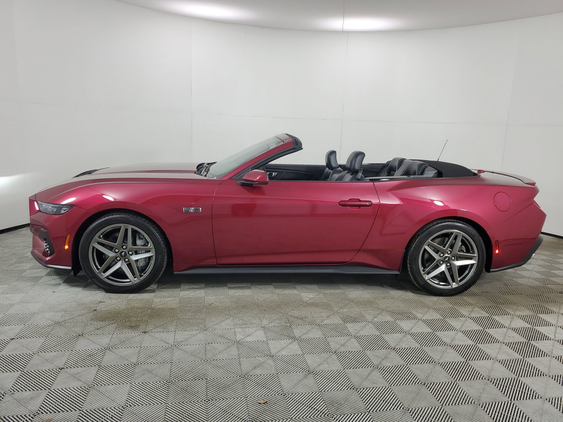 Used 2025 Ford Mustang GT Premium image 6