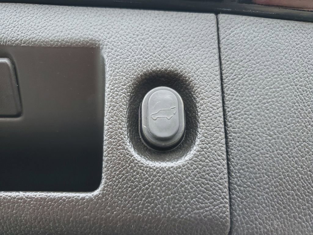 Used 2015 GMC Yukon Denali w/ Premium Package image 38