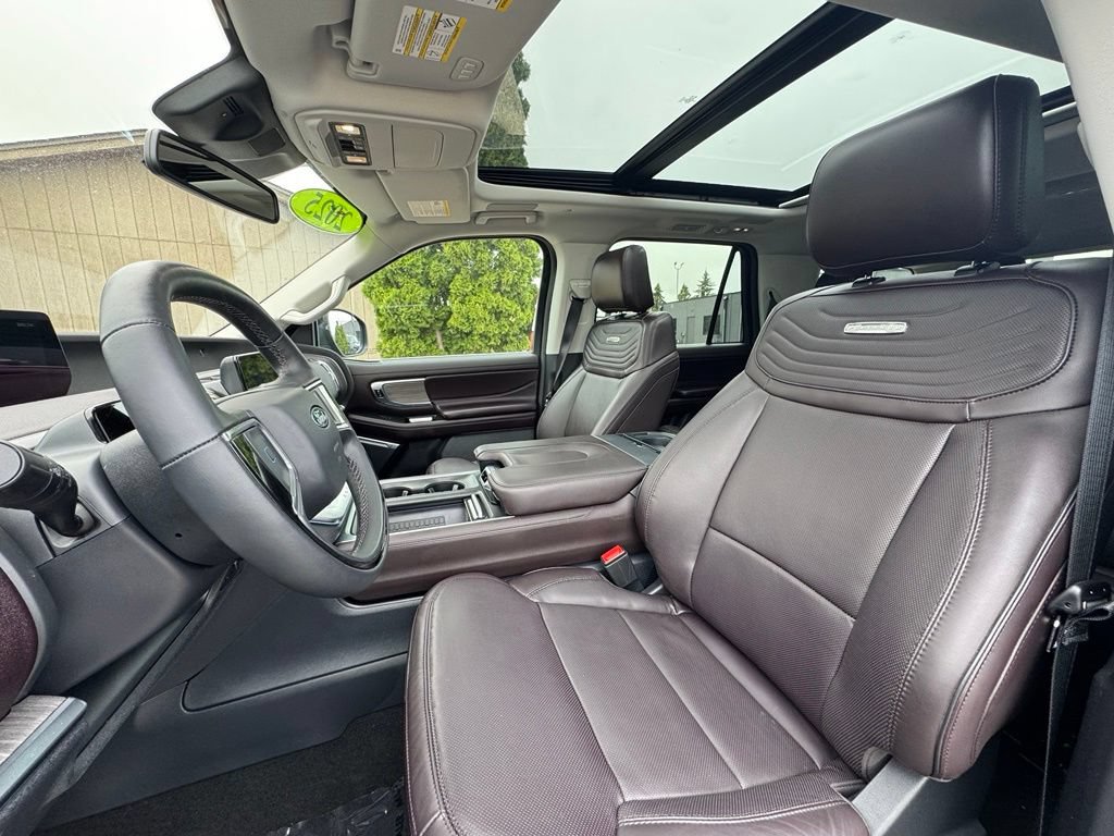 Used 2025 Ford Expedition Platinum w/ Platinum Ultimate Package AWD/4WD image 18