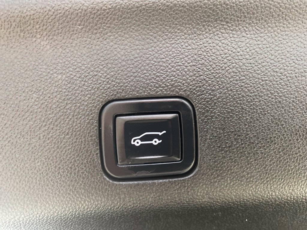 Certified 2022 GMC Yukon XL Denali AWD/4WD image 21