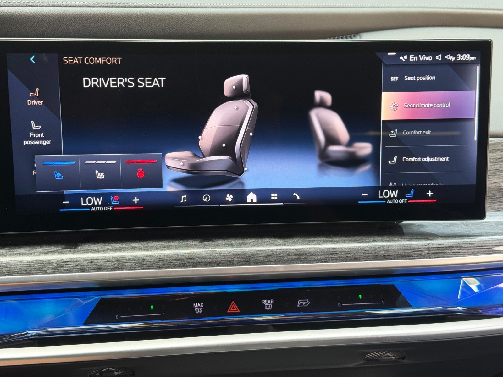 Used 2024 BMW i7 xDrive60 w/ Premium Package AWD/4WD image 29