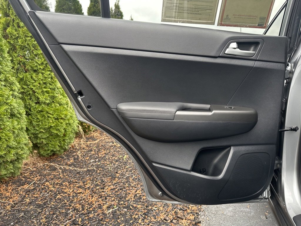 Used 2022 Kia Sportage LX image 9