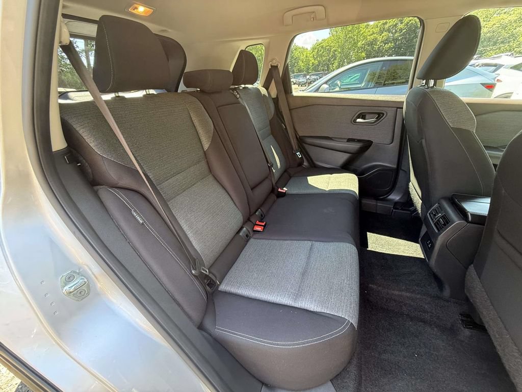Used 2023 Nissan Rogue SV AWD/4WD image 24